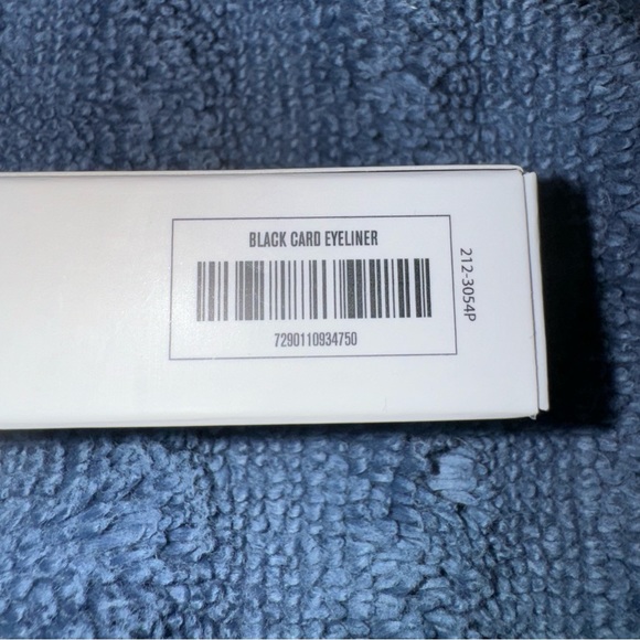 IL MAKIAGE Black Card Waterproof Liquid Eyeliner - Picture 3 of 4